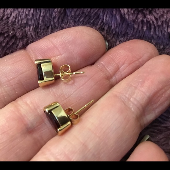 Vintage 14Kt Yellow Gold (7mm x 5mm) 2 Carat Oval Bezel Set Garnet Stud Earrings - Picture 5 of 12